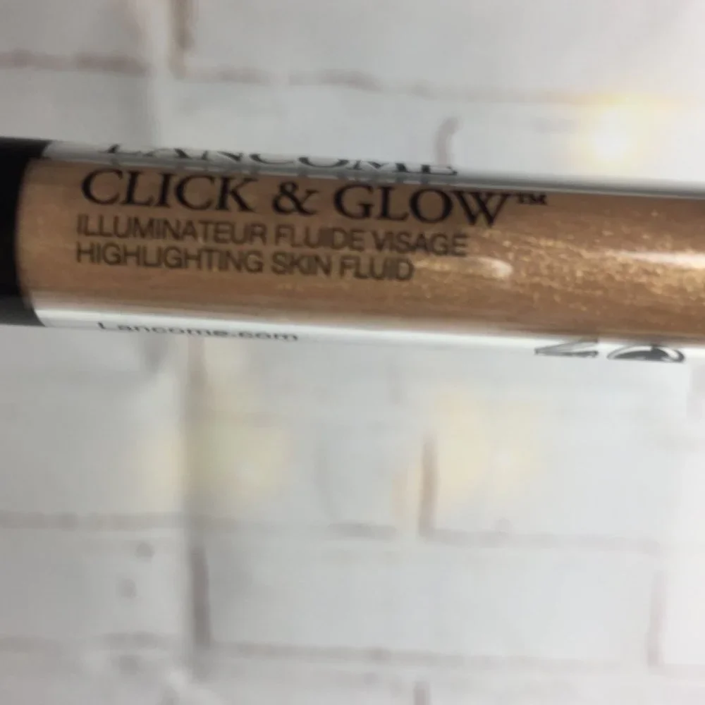 NEW: Lancome- CLICK and Glow-Highlighting Skin Fluid-01 - Picture 4 of 6